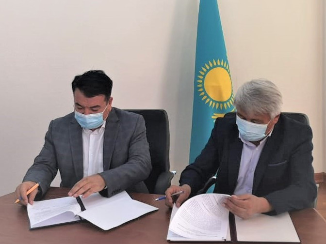 ۇلتتىق ءبىلىم اكادەمياسى مەن «ءتىل-قازىنا» ورتالىعى مەموراندۋمعا قول قويدى