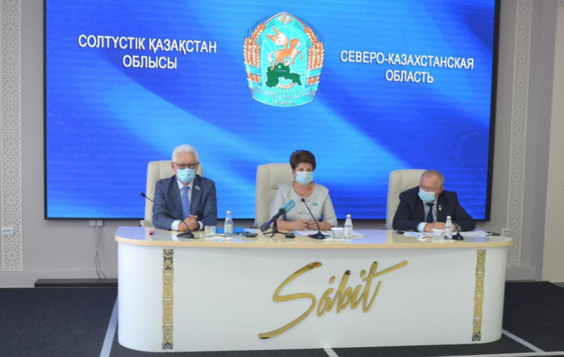 قونىس اۋدارۋشىلارمەن كەزدەستى