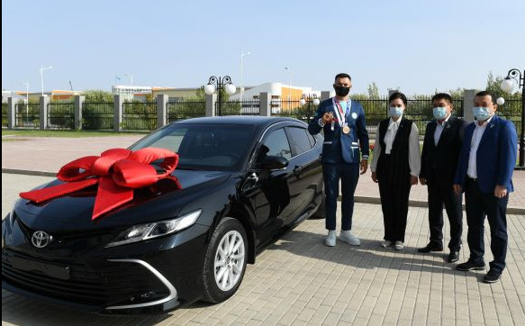 وليمپيادا جۇلدەگەرىنە كولىك مىنگىزدى