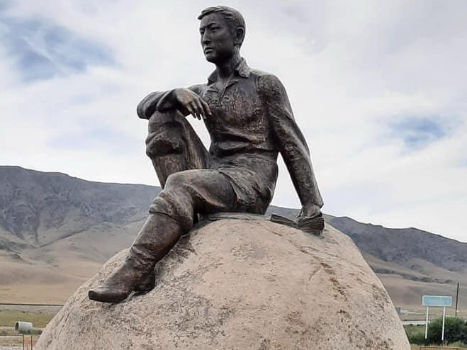 «بالا ءىلياس» بويى تۇنعان ولەڭ-جىر