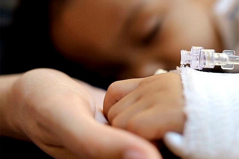 شىمكەنتتە كاۆاساكي سيندرومىنا شالدىققان بالا جازىلىپ شىقتى