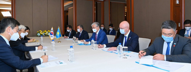 قر پرەزيدەنتى وڭتۇستىك كورەيانىڭ ءىرى كومپانيا باسشىلارىمەن كەزدەسۋ وتكىزدى