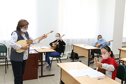 ەلىمىزدە 4,5 ميلليونعا جۋىق بالا تەگىن ۇيىرمەگە بارۋ كەرەك – ارۋجان ساين