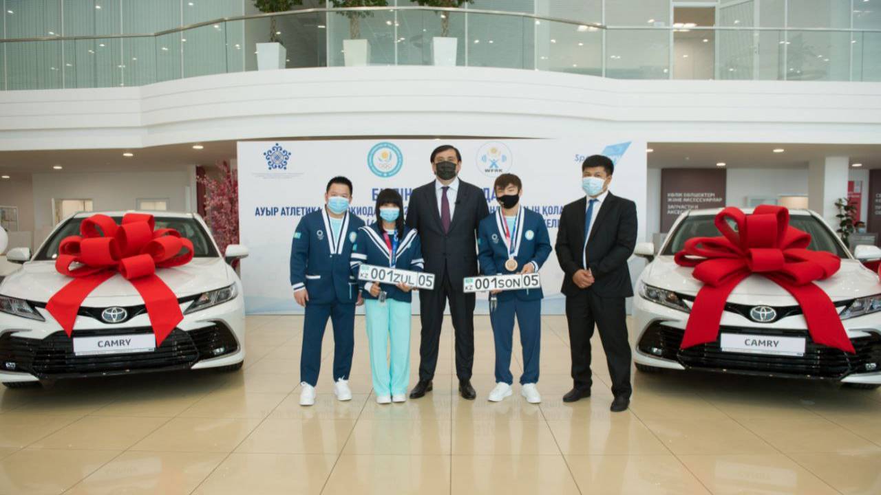 يگور سون مەن زۋلفيا چينشانلوعا اۆتوكولىك مىنگىزدى