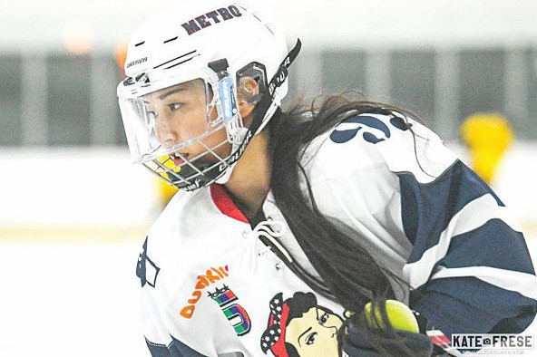 اۋىلدان شىققان حوككەيشى قىز امەريكادا جاتتىقتىرۋشى بولىپ ءجۇر