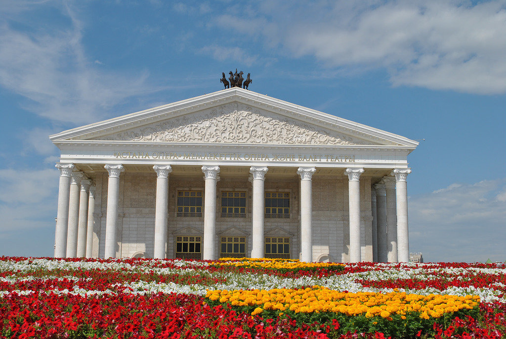 «استانا وپەرا» مەرەيتوي الدىنداعى ماۋسىمىن اشادى