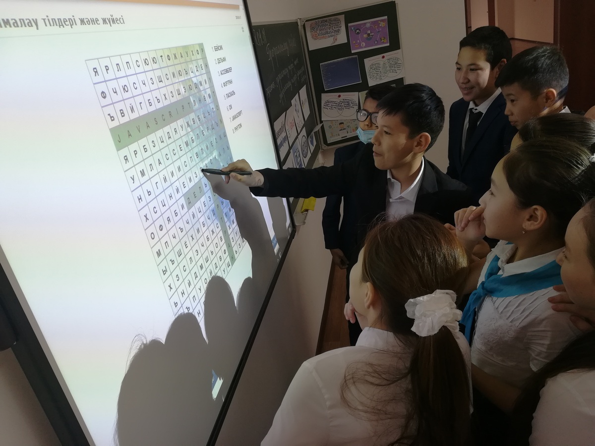 پوستكوۆيدتىك كەزەڭ: ينتەراكتيۆتى تەحنولوگيالار –  ءداستۇرلى ءبىلىمنىڭ كەلەشەگى