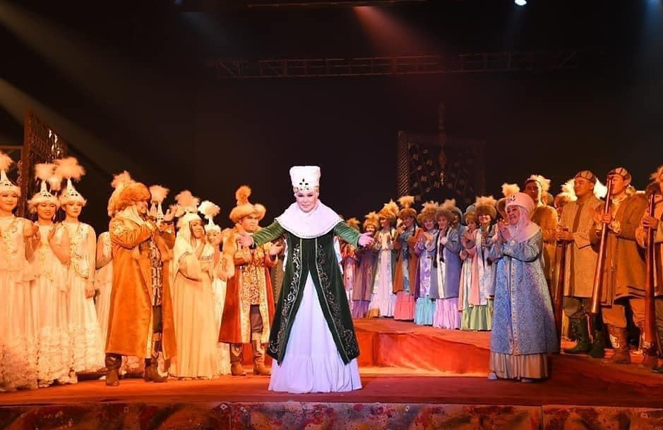 «دومالاق انا» وپەراسى ساحنالانادى