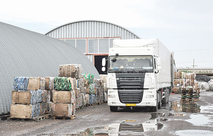 ماكۋلاتۋرا, پلاستيك پەن شىنىعا – 2 ملرد تەڭگە