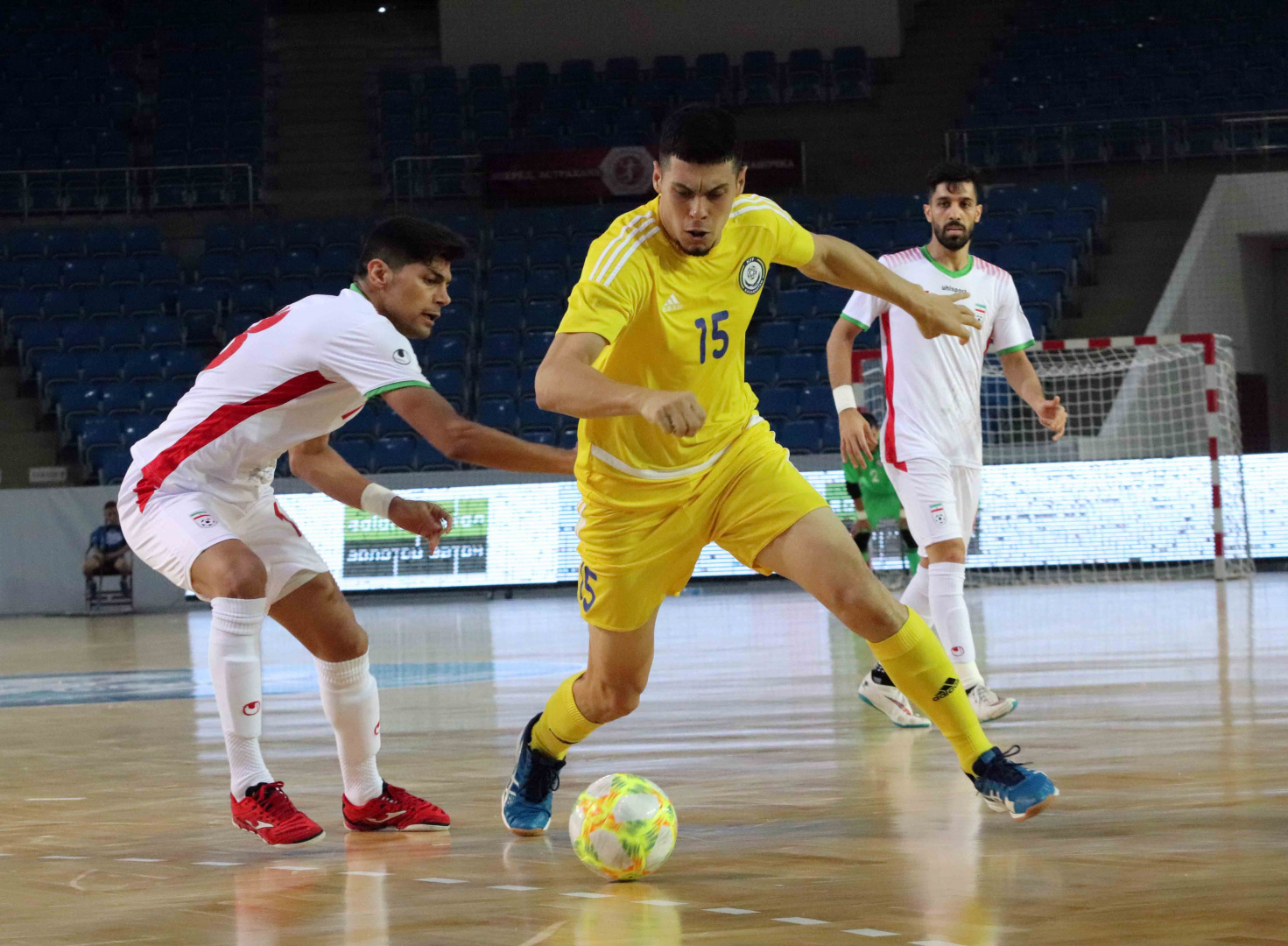 فۋتزالدان الەم چەمپيوناتى تىكەلەي ەفيردە كورسەتىلەدى