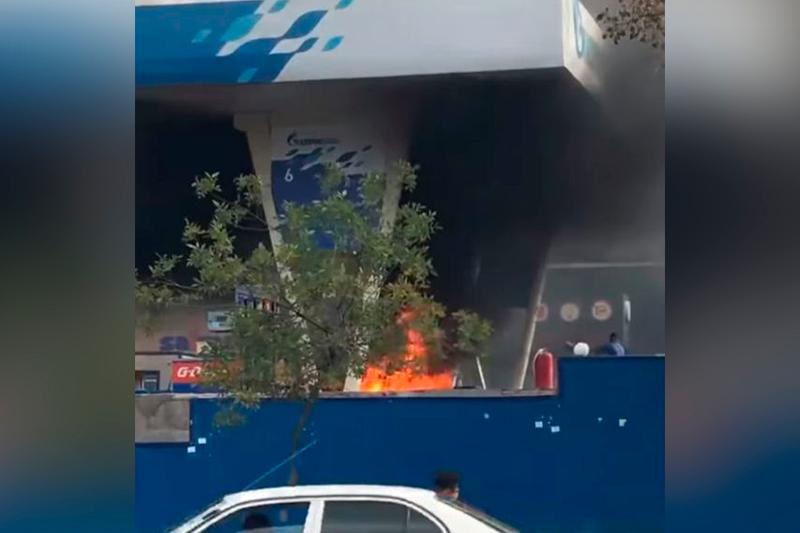 جانار-جاعارماي بەكەتىندە موتوتسيكل ورتەنىپ كەتتى