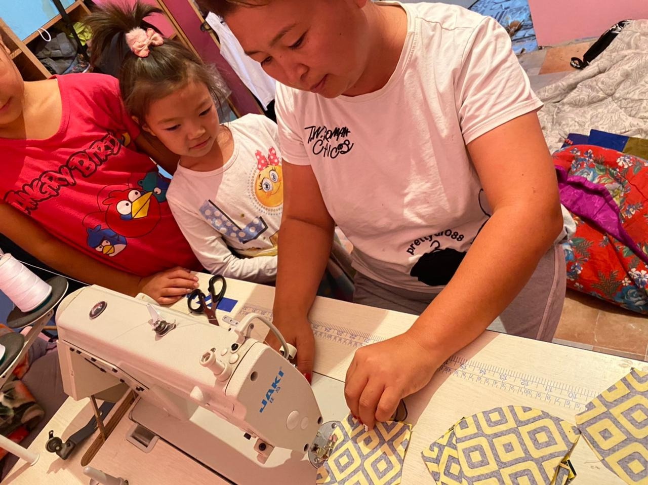 اۋىل ايەلدەرىنە كاسىپكەرلىك  نەگىزدەرىن وقىتادى