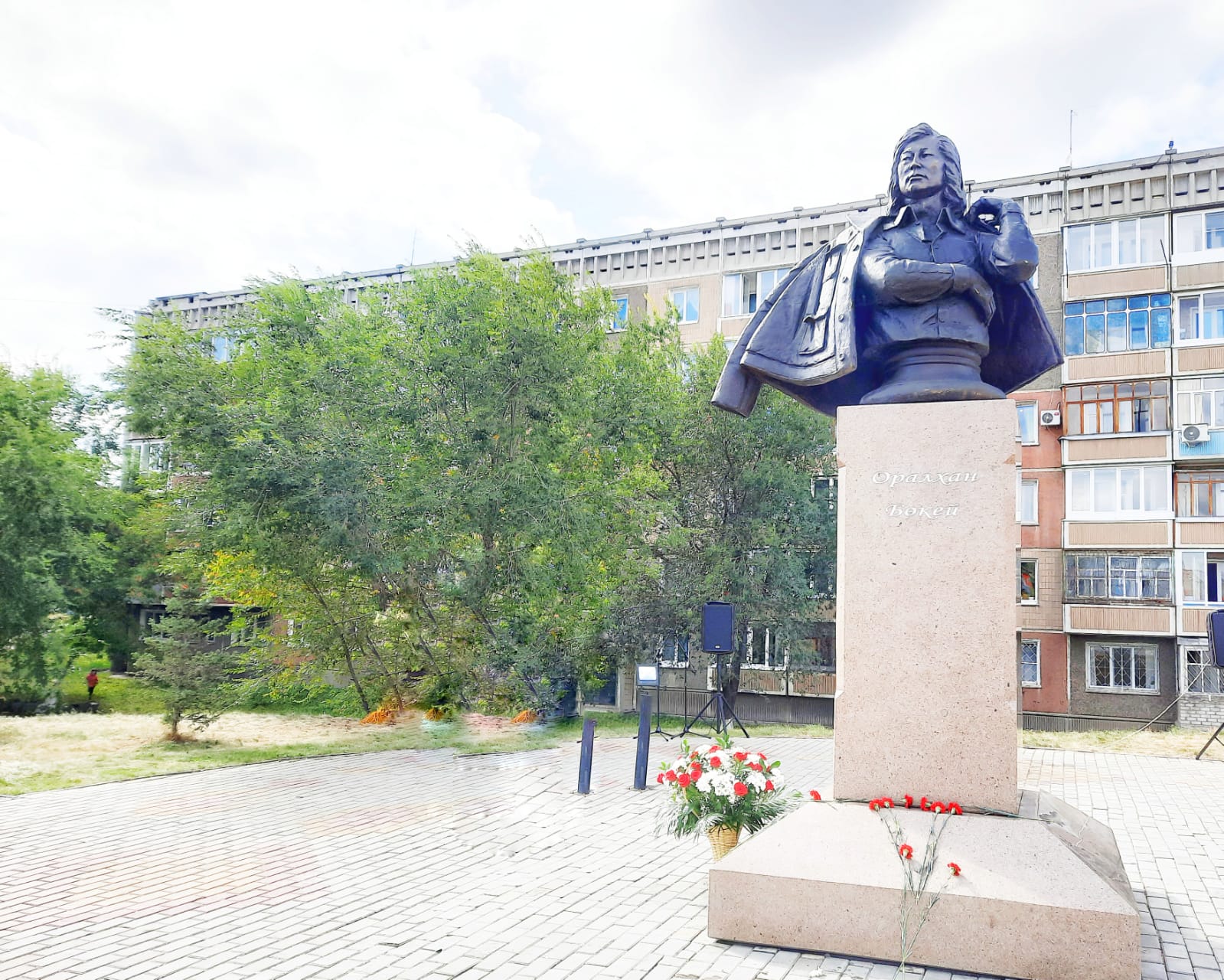 مۇزتاۋدىڭ مۇزبالاعى مەنمۇندالادى