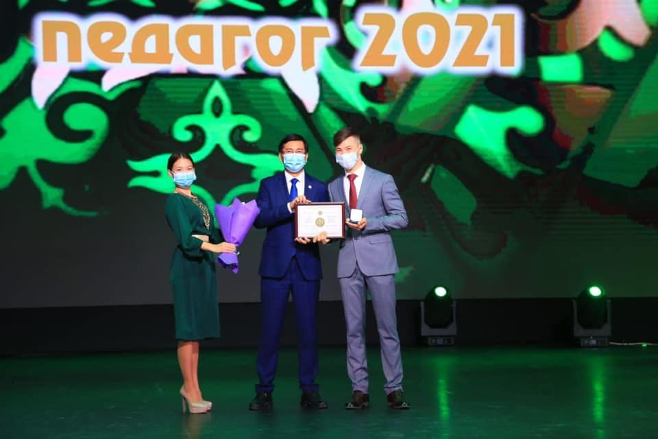 ايماعامبەتوۆ «ۇزدىك پەداگوگ - 2021» بايقاۋىنىڭ جەڭىمپازدارىن ماراپاتتادى