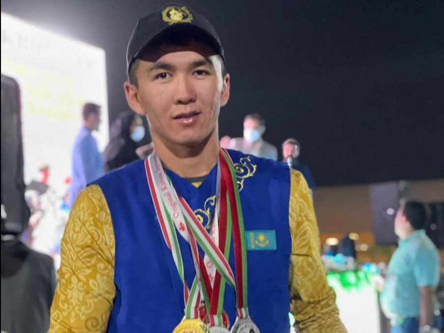 ايكوز مەرگەن – ۆيتسە-چەمپيون