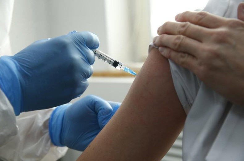 جاپپاي ەكپە الىپ جاتىر