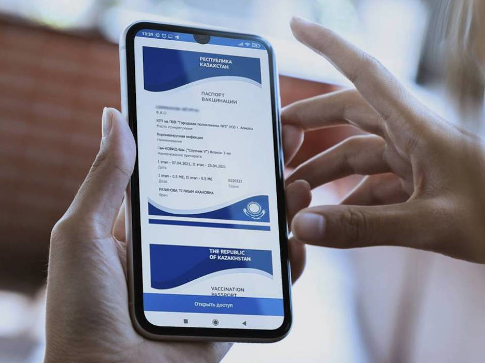 تۇركىستان وبلىسىندا مەديتسينا قىزمەتكەرلەرى ۆاكتسينا پاسپورتىن قولدان جاساپ كەلگەن