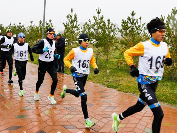 ەلورداداعى بوتانيكالىق باقتا دۋاتلون سايىسى ءوتىپ جاتىر