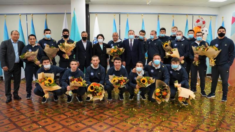 مينيستر قازاقستان قۇراماسىمەن كەزدەستى