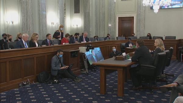 Facebook پەن Instagram قوعامعا قاۋىپتى – كومپانيانىڭ قىزمەتكەرى