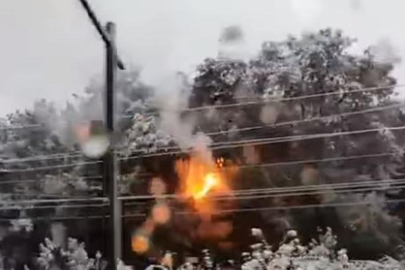 الماتىدا تەمىرجول بويىنداعى ەلەكتر سىمدارى ورتەندى