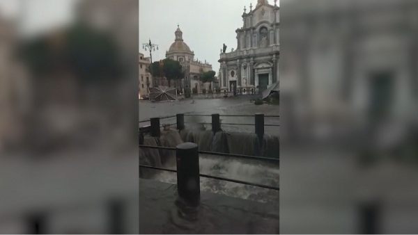 كاتانيا قالاسىن سۋ باستى