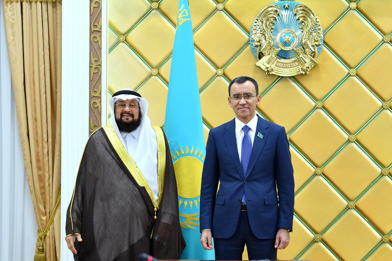 ماۋلەن اشىمباەۆ دۇنيەجۇزىلىك يسلام ليگاسىنىڭ وكىلىمەن كەزدەستى