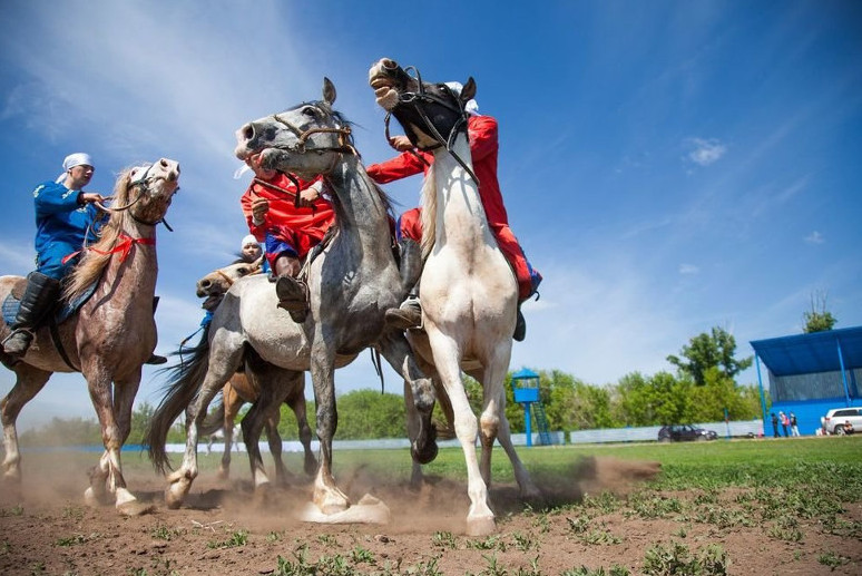 ۇلتتىق سپورت ۇلتتى بىرىكتىرەدى