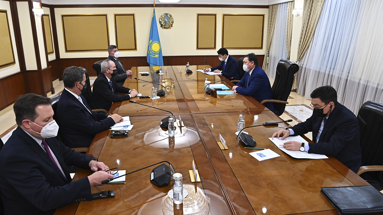 اسقار مامين Chevron باسشىلىعىمەن كەزدەستى