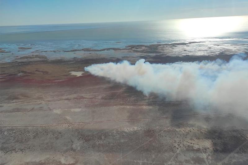 كاسپي جاعالاۋىنداعى ءورتتى سوندىرۋگە تىكۇشاقپەن 63 توننا سۋ توگىلدى