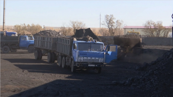 قاراعاندىنىڭ كومىر تيەۋ الاڭدارىندا جۇرت تاۋلىك بويى كەزەكتە