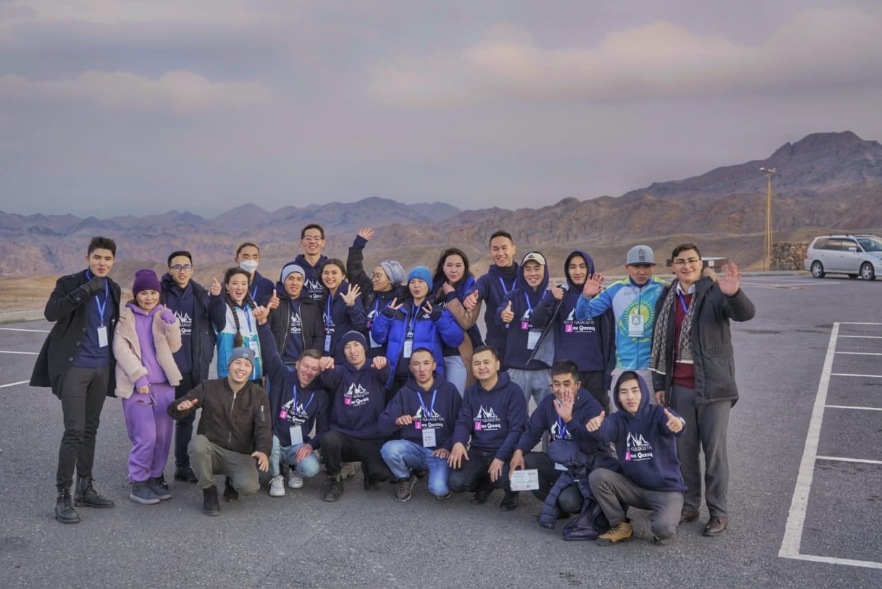 شەتەلدىك قانداستار جەتىسۋدىڭ كيەلى جەرلەرىن ارالادى