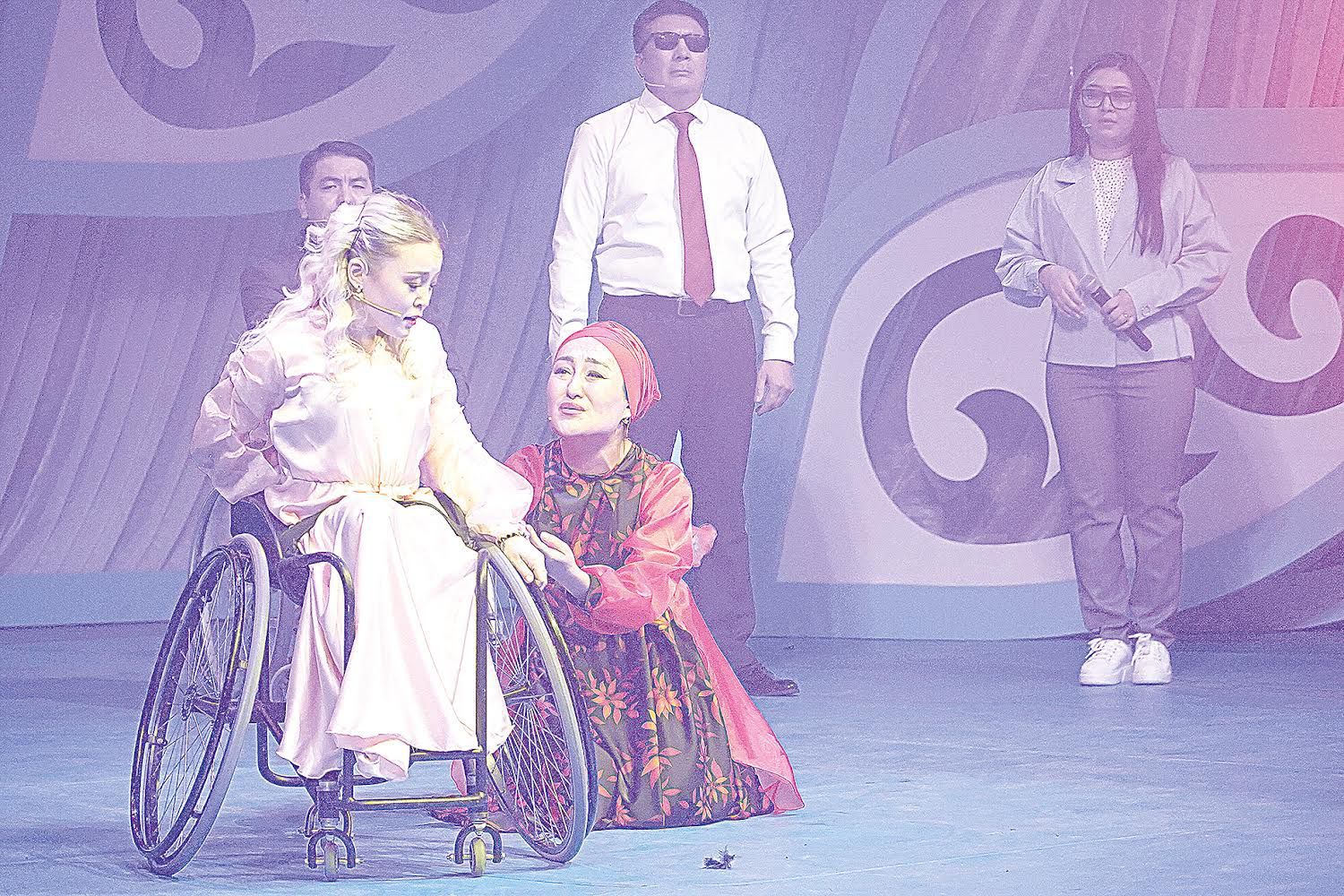 قۇشتارلىق قياعا قانات قاقتىرادى