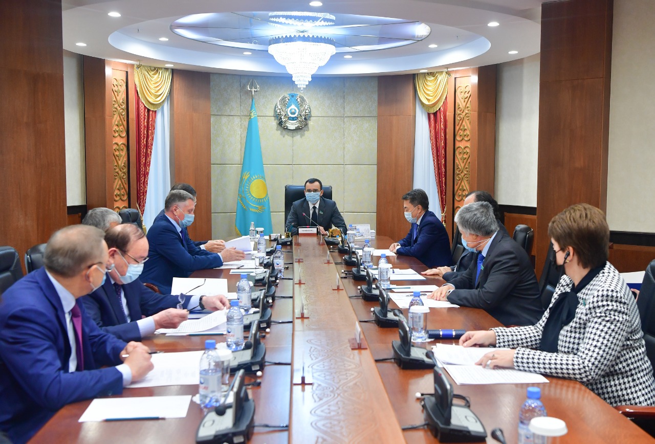 سەناتورلار تەرروريزمدى قارجىلاندىرۋعا قارسى زاڭ جوباسىن قارايدى