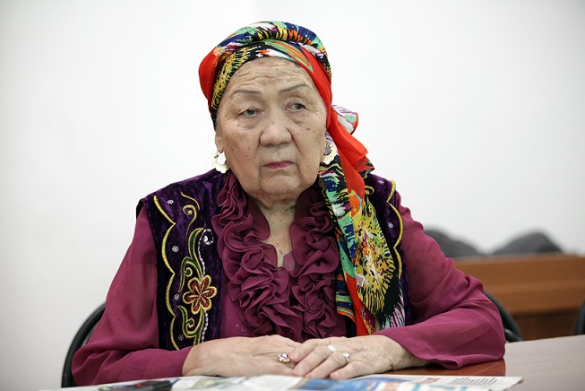 مەملەكەتتىك سىيلىقتىڭ لاۋرەاتى نۇرسيفات سالىقوۆا: «اي تۇتىلعان تۇندەگى» تاڭقابيكەنى ويناۋدى ارماندادىم