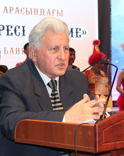 قازاق تىلىنەن قىلىش سوققان