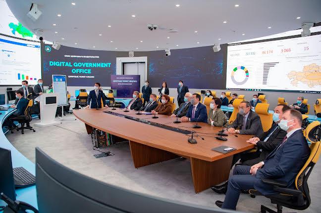 سەناتورلار تسيفرلىق ۇكىمەت كەڭسەسىندە بولدى