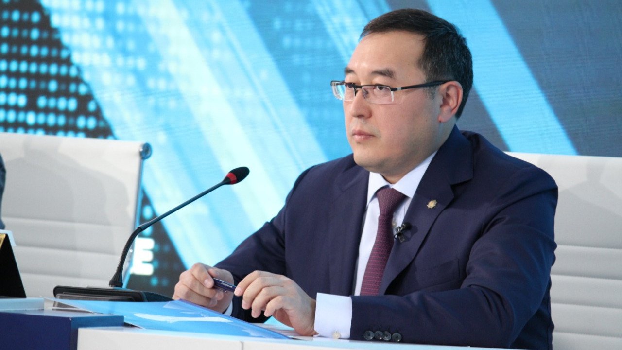 مارات سۇلتانعازيەۆ ازاماتتىق قوعام وكىلدەرىمەن كەزدەسەدى