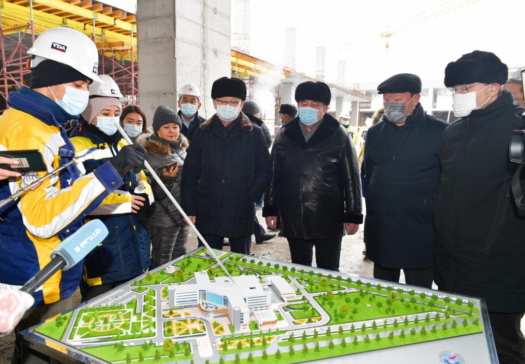 سەناتورلار كەلىپ كەتتى...