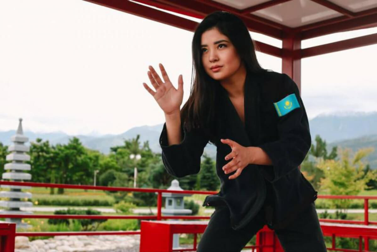 قازاقستاندىق سپورتشى دجيۋ-دجيتسۋدان الەمنىڭ ەكى دۇركىن چەمپيونى اتاندى