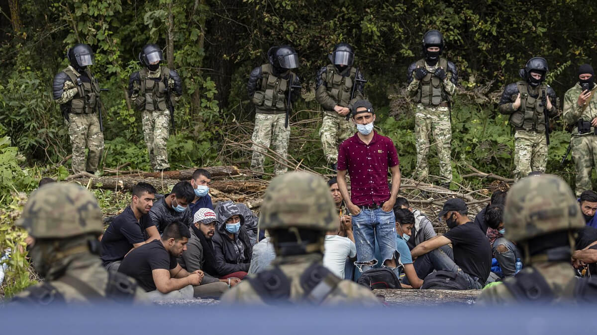پولشا مەن بەلارۋس شەكاراسىنداعى داعدارىس ۋشىعىپ بارادى