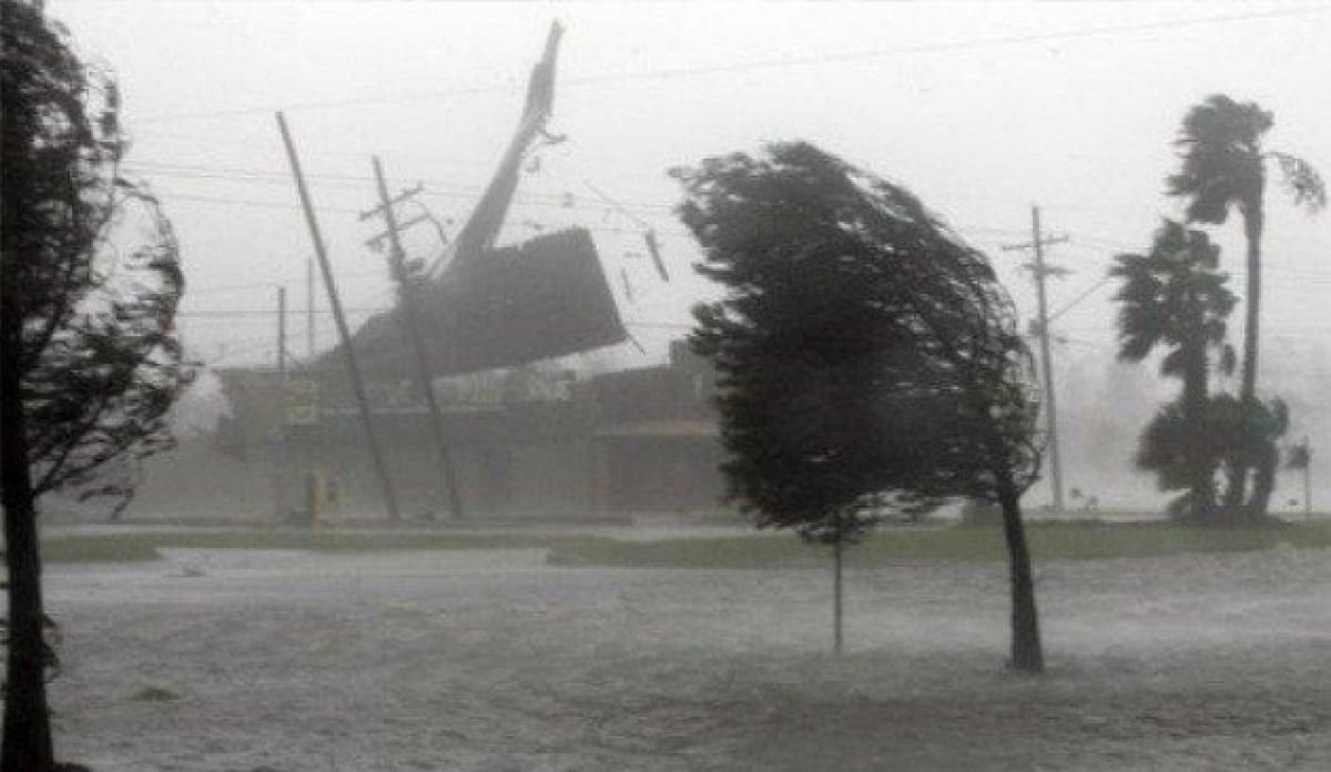 تارازداعى جويقىن جەل جيىرماعا جۋىق عيماراتتىڭ شاتىرىن ۇشىردى