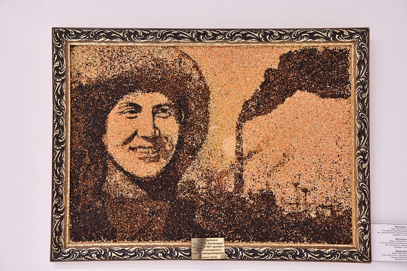 ەلباسى تۇلعاسى – قىلقالام ۇشىندا