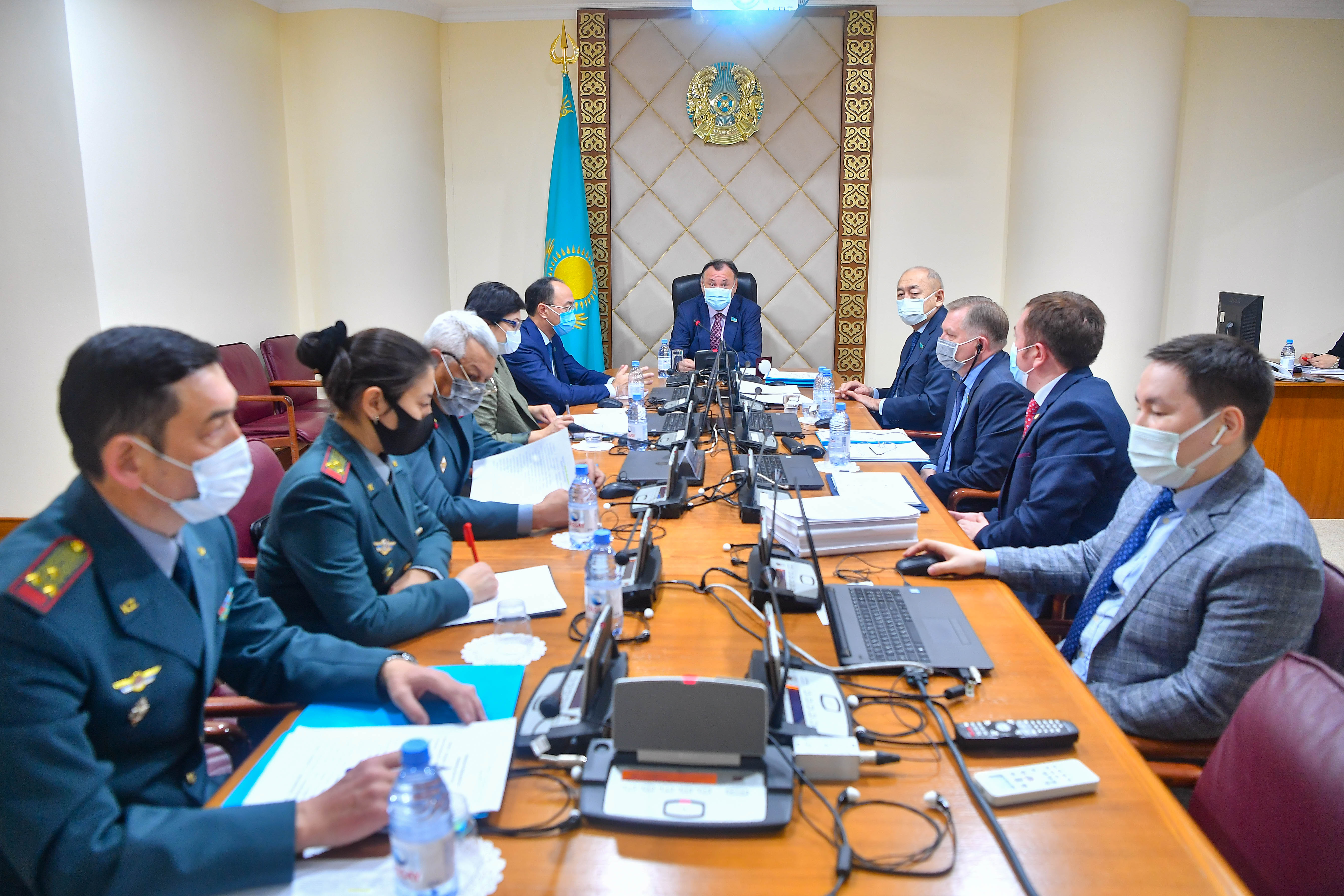 سەناتتا اسكەري ىنتىماقتاستىق ماسەلەسى تالقىلاندى