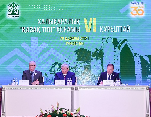 قازاقستاندا ءبىر عانا مەملەكەتتىك ءتىل بار. ول – قازاق ءتىلى