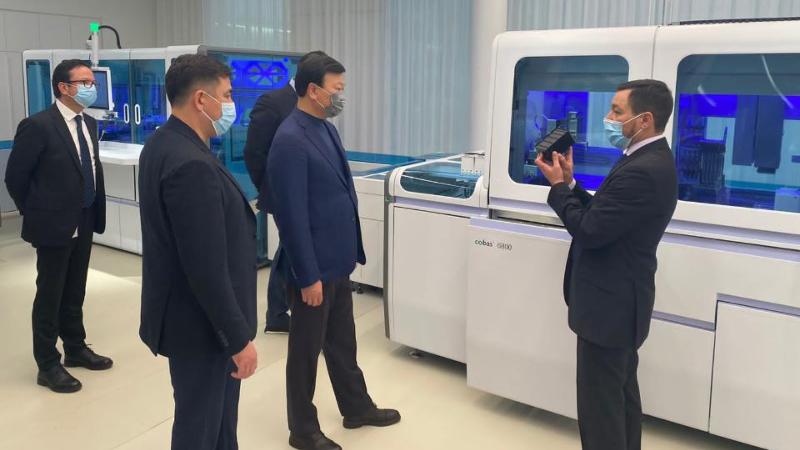 الەكسەي تسوي شۆەيتساريالىق فارمكومپانيا وندىرىسىمەن تانىستى