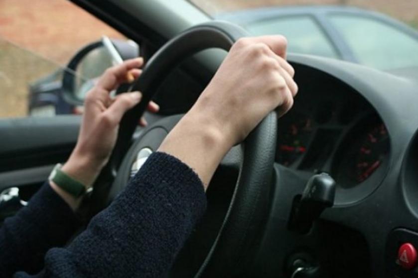 اكەسىنىڭ كولىگىن ۇرلاپ ءمىنىپ, تەمىر قورشاۋعا سوقتى