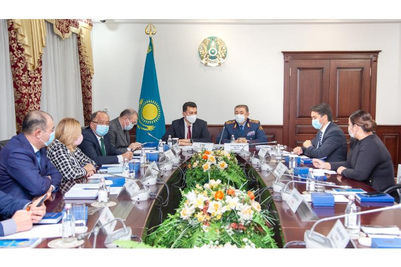 ەرلان تۇرعىمباەۆ ۇلتتىق كەڭەس مۇشەلەرىمەن كەزدەستى