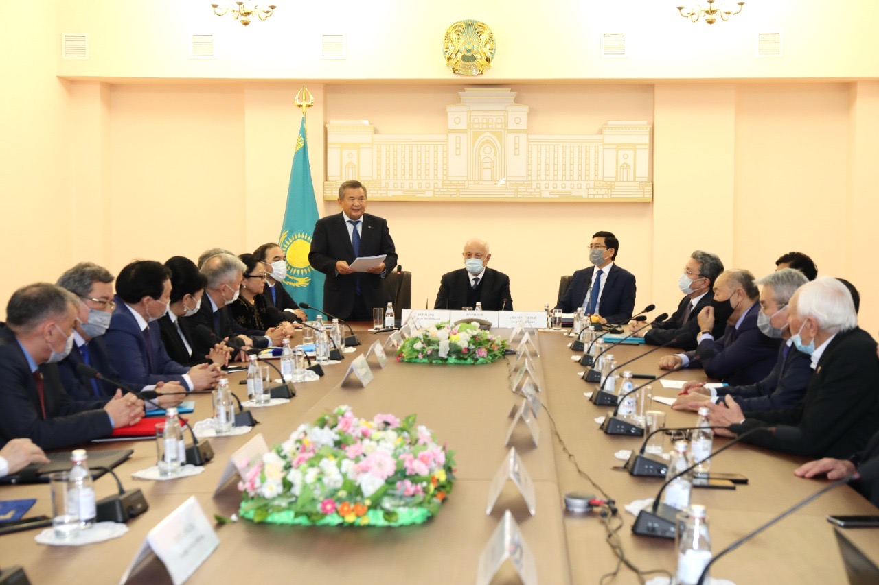 عىلىمدى دامىتۋعا ارنالعان دوڭگەلەك ۇستەل ءوتتى