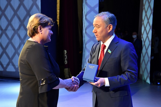 ەلگە قىزمەت ەلەۋسىز قالمايدى